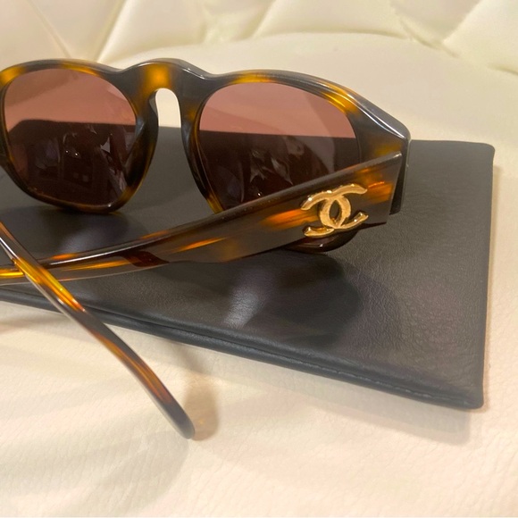 CHANEL Vintage Sunglasses - Picture 8 of 15